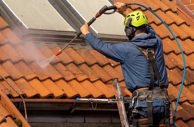 Démoussage et hydrofuge de toiture à Corneillan