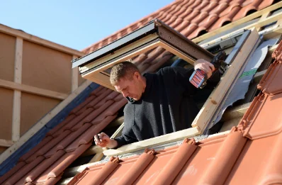 Pose de fenêtres de toit Velux à Corneillan